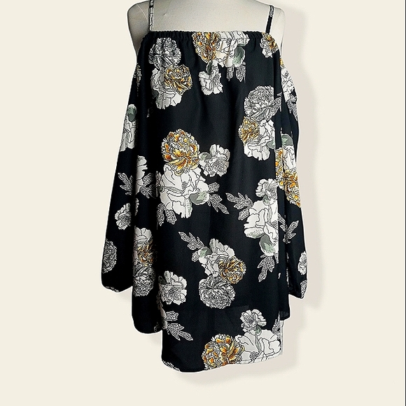 Indulge Floral off shoulder Blouse - Picture 3 of 13